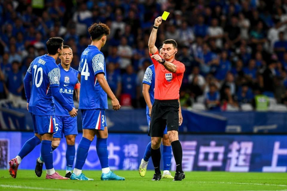 压哨绝平后, 捂脸